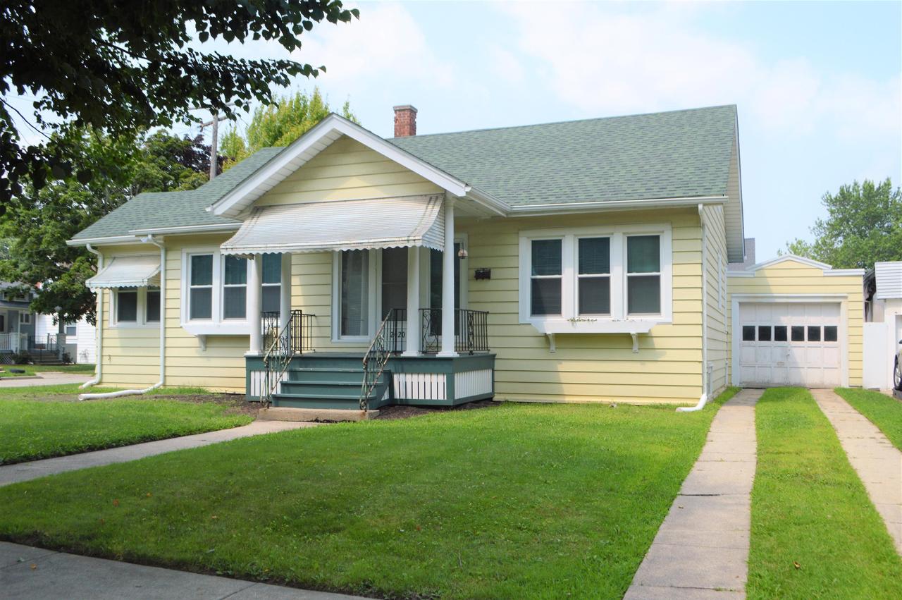 2020 69th St, Kenosha, WI 53143