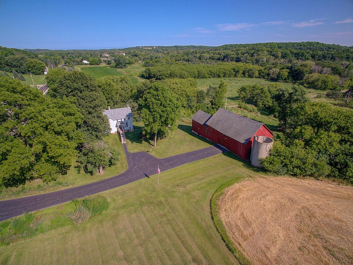 3905 Elmwood Rd, Richfield, WI 53033