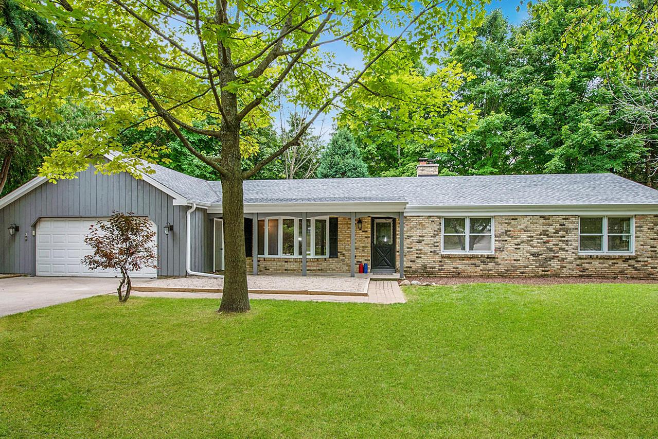 5905 Cedar Sauk Rd, Cedarburg, WI 53080