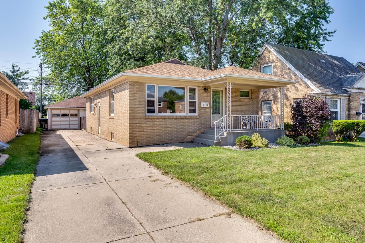 2333 Dwight St, Racine, WI 53403