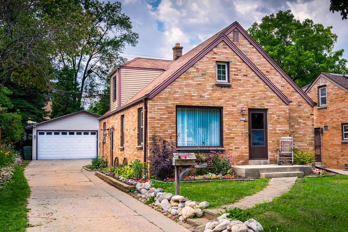 4319 S Lenox St, Milwaukee, WI 53207