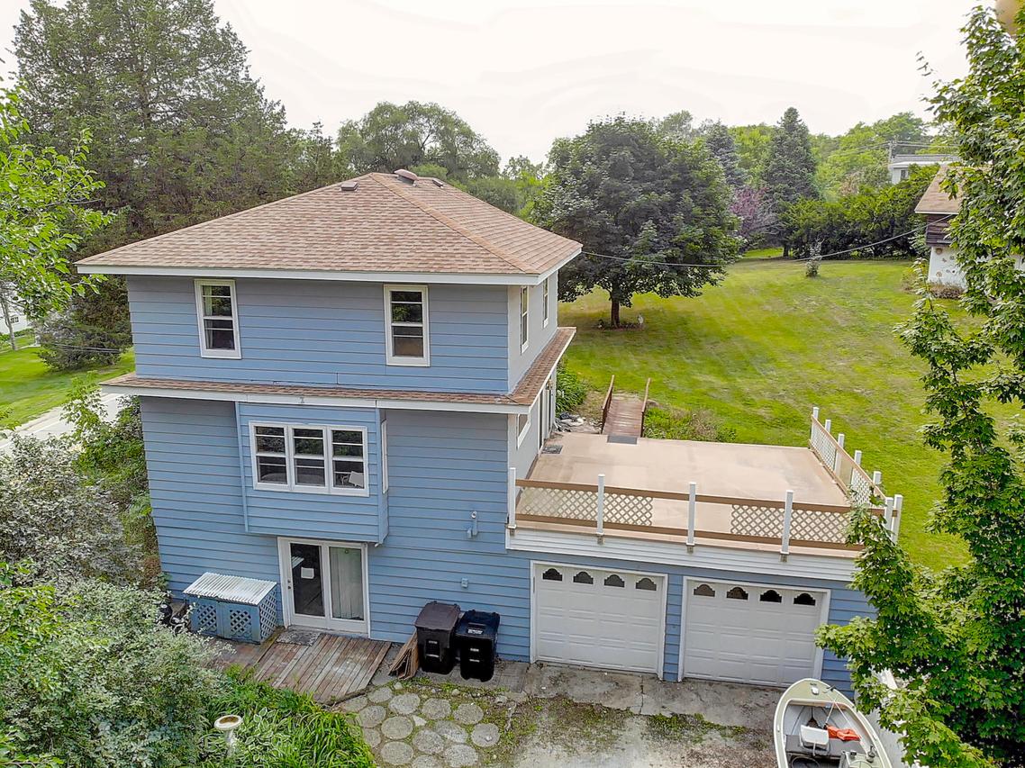 212 E Waukesha Rd, Eagle, WI 53119