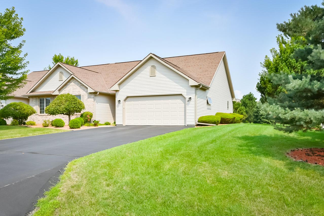 4908 Kingdom Ct, Caledonia, WI 53402