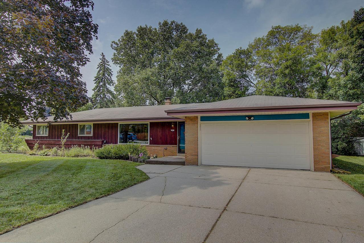 3429 S El Sirocco Dr., New Berlin, WI 53151