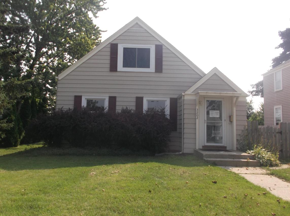 3202 S 21st St, Milwaukee, WI 53215
