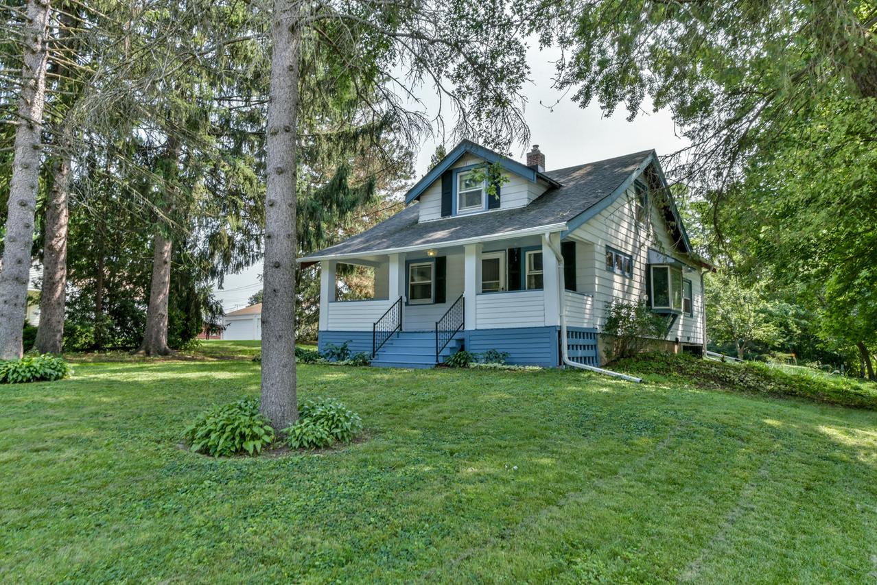 11027 W Godsell Ave, Hales Corners, WI 53130