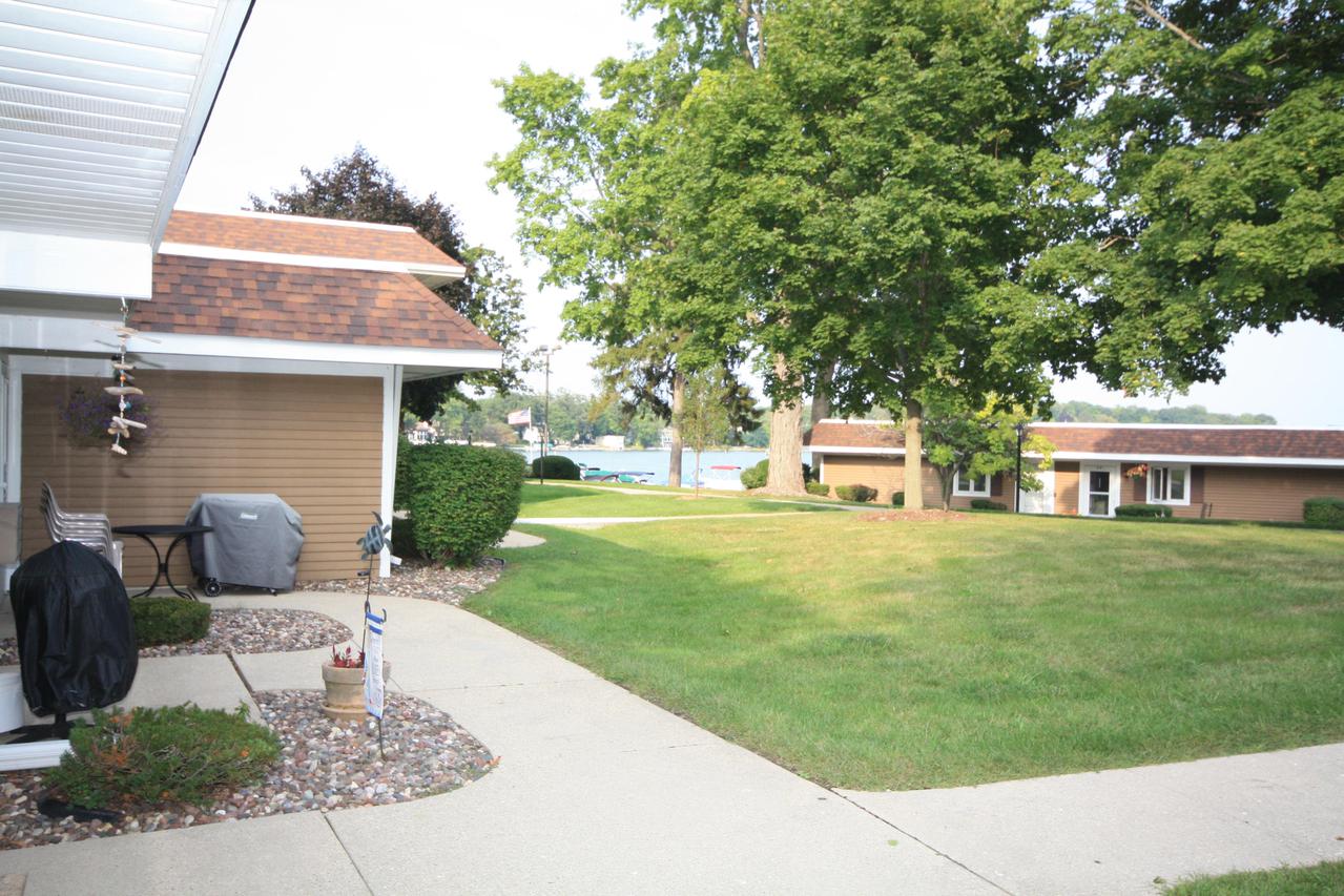 2501 S Browns Lake Dr. #F-13, Burlington, WI 53105