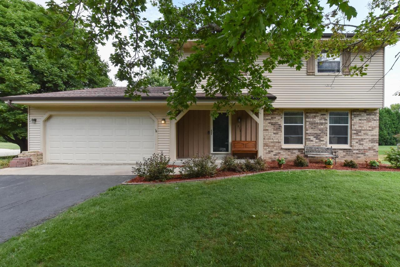 1818 September Dr, Caledonia, WI 53402