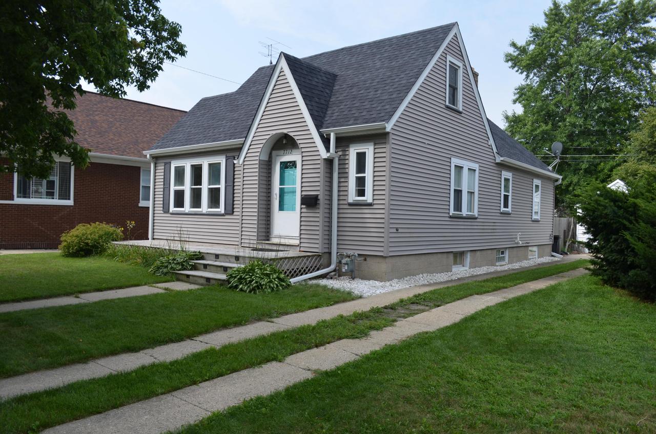 7712 27th Ave, Kenosha, WI 53143