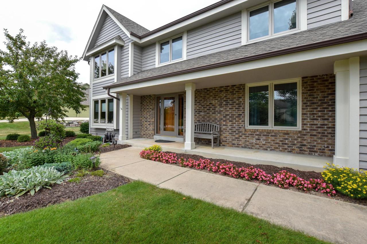 8820 W Bennington Ct, Mequon, WI 53097