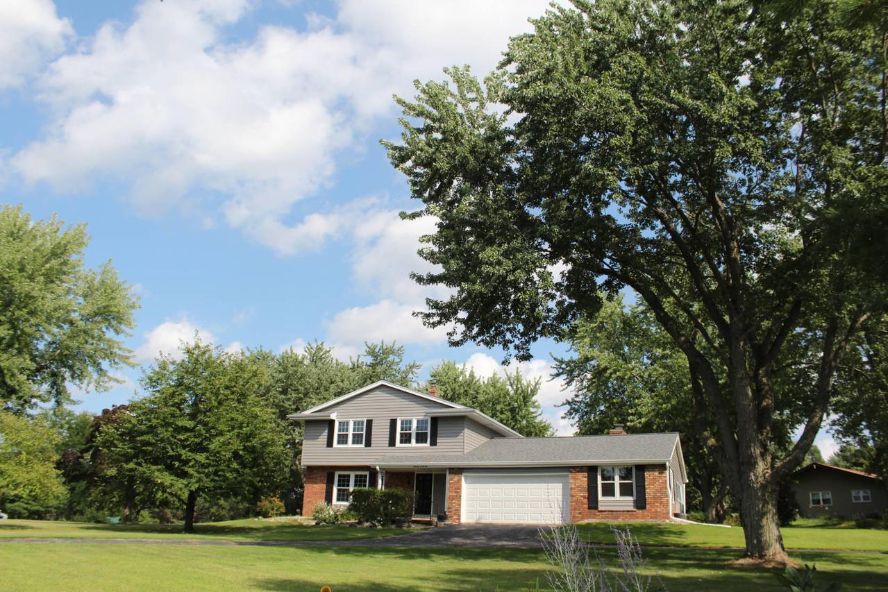 W313S7474 Spring Ln., Mukwonago, WI 53149