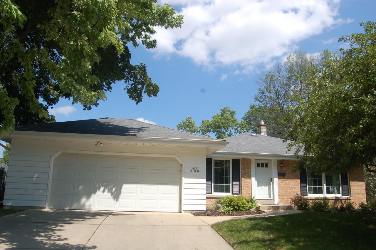 N87W18042 Shepherd Dr, Menomonee Falls, WI 53051