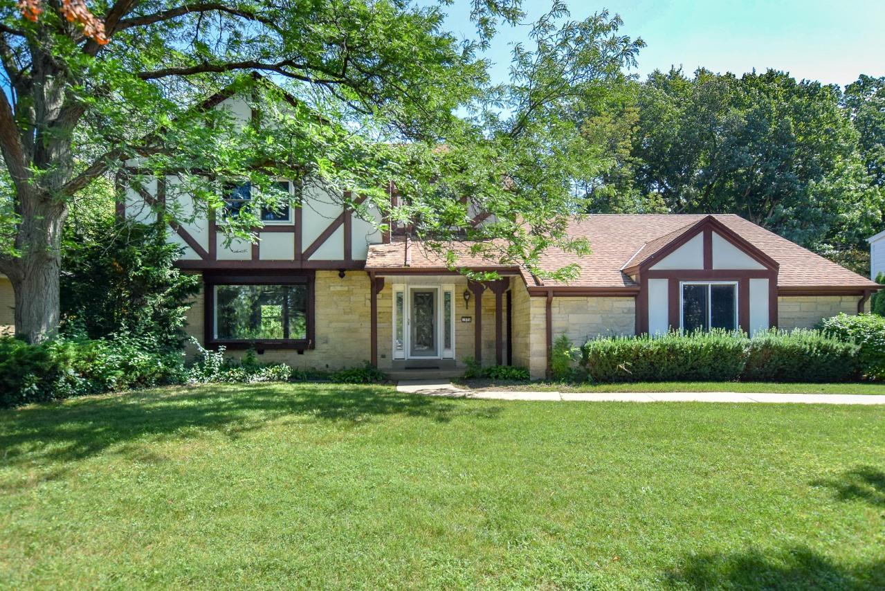 2576 Normandy Ln, Wauwatosa, WI 53226