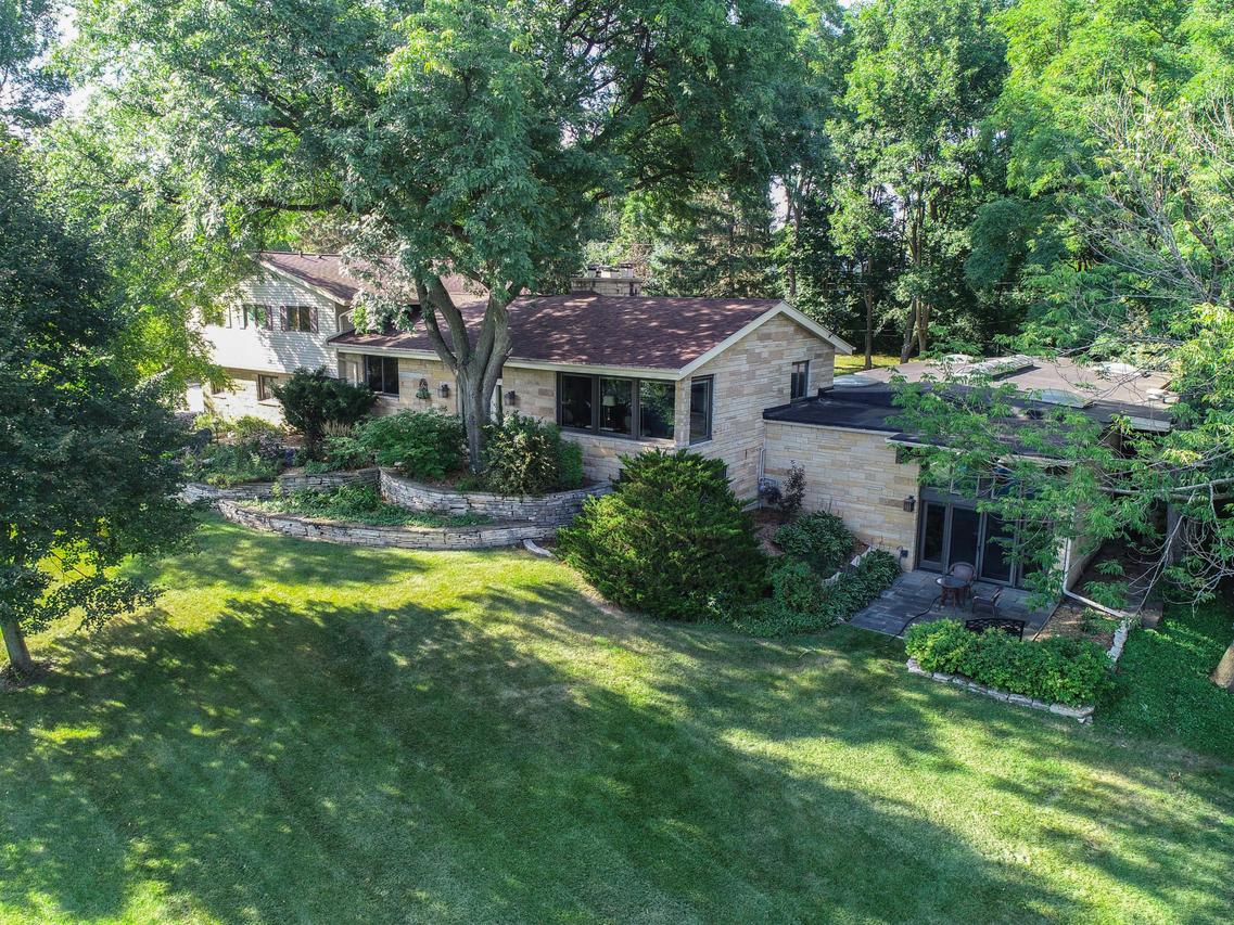 N77W22052 Wooded Hills Dr., Lisbon, WI 53089