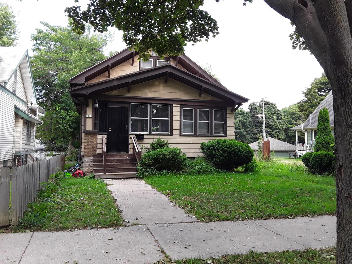 2212 N 51st St, Milwaukee, WI 53208