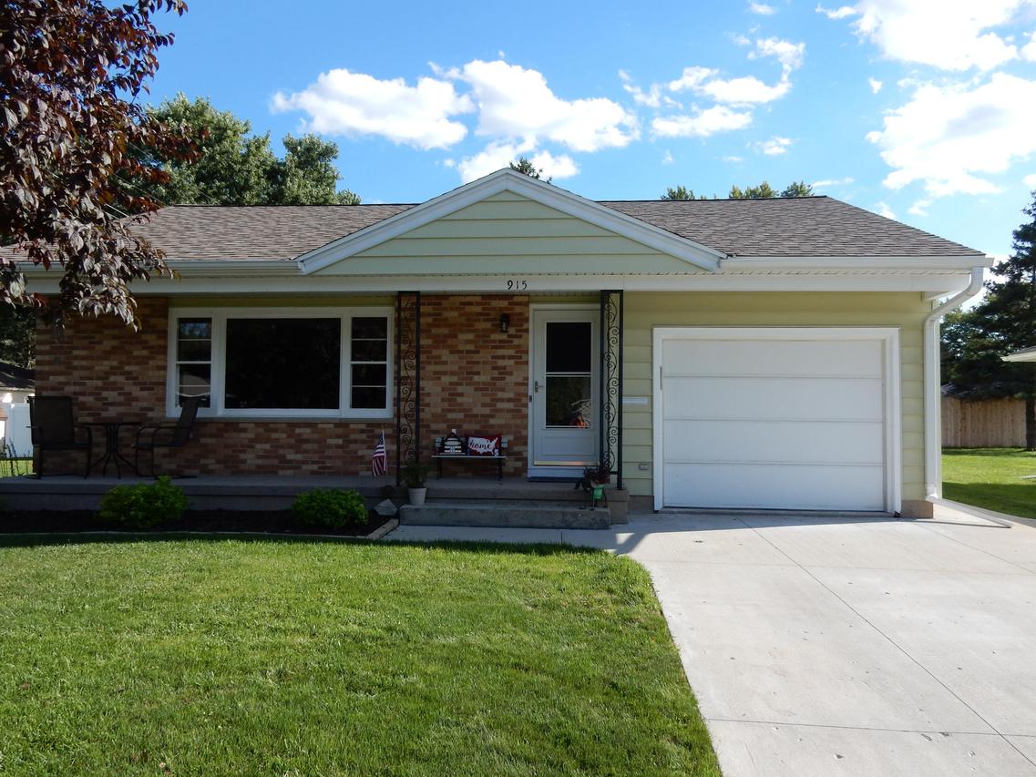 915 Mary St, Watertown, WI 53094