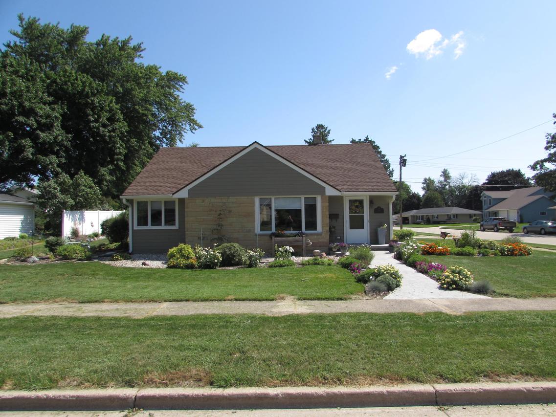 300 N Kendrick Ave, Burlington, WI 53105