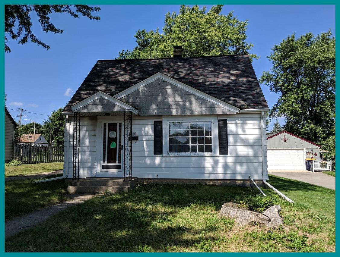2911 S 85th St, West Allis, WI 53227
