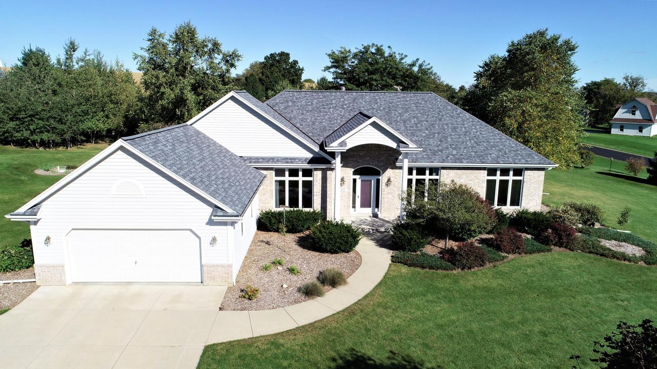 W271N5310 Jessica Dr, Lisbon, WI 53072