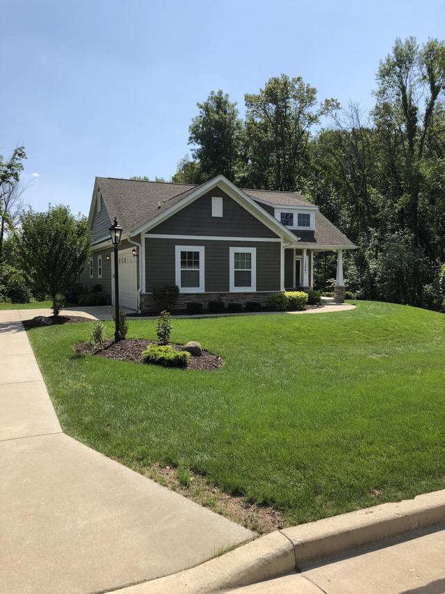 12005 W Barnard Ave, Greenfield, WI 53228