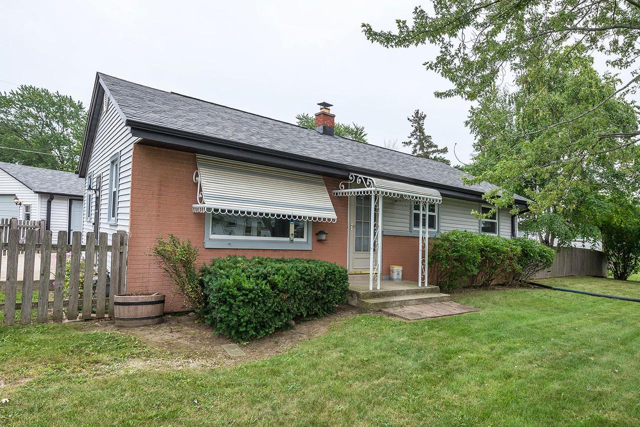 3035 Elderberry Rd, Caledonia, WI 53402