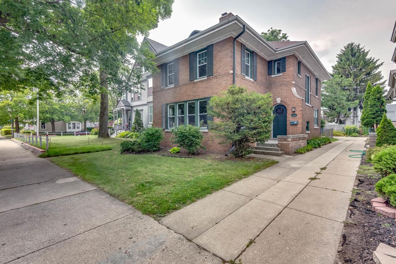 1236 Main St, Racine, WI 53403