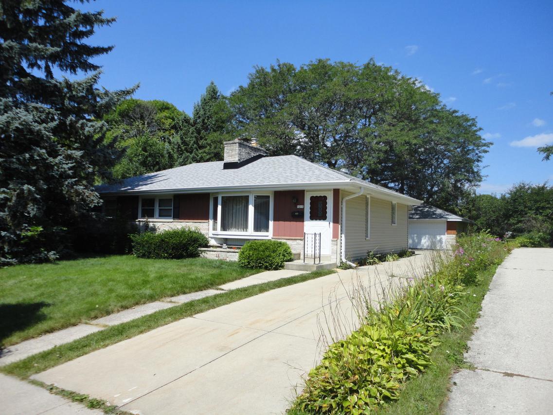 5215 Millshire Rd., Greendale, WI 53129