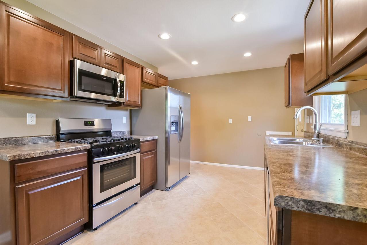 4602 N 101st St, Wauwatosa, WI 53225