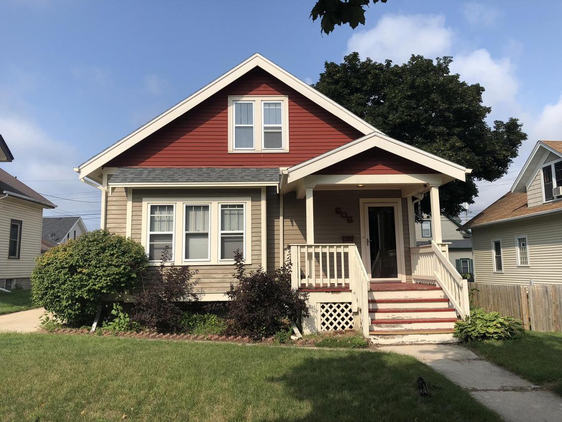606 S 3rd Ave, West Bend, WI 53095