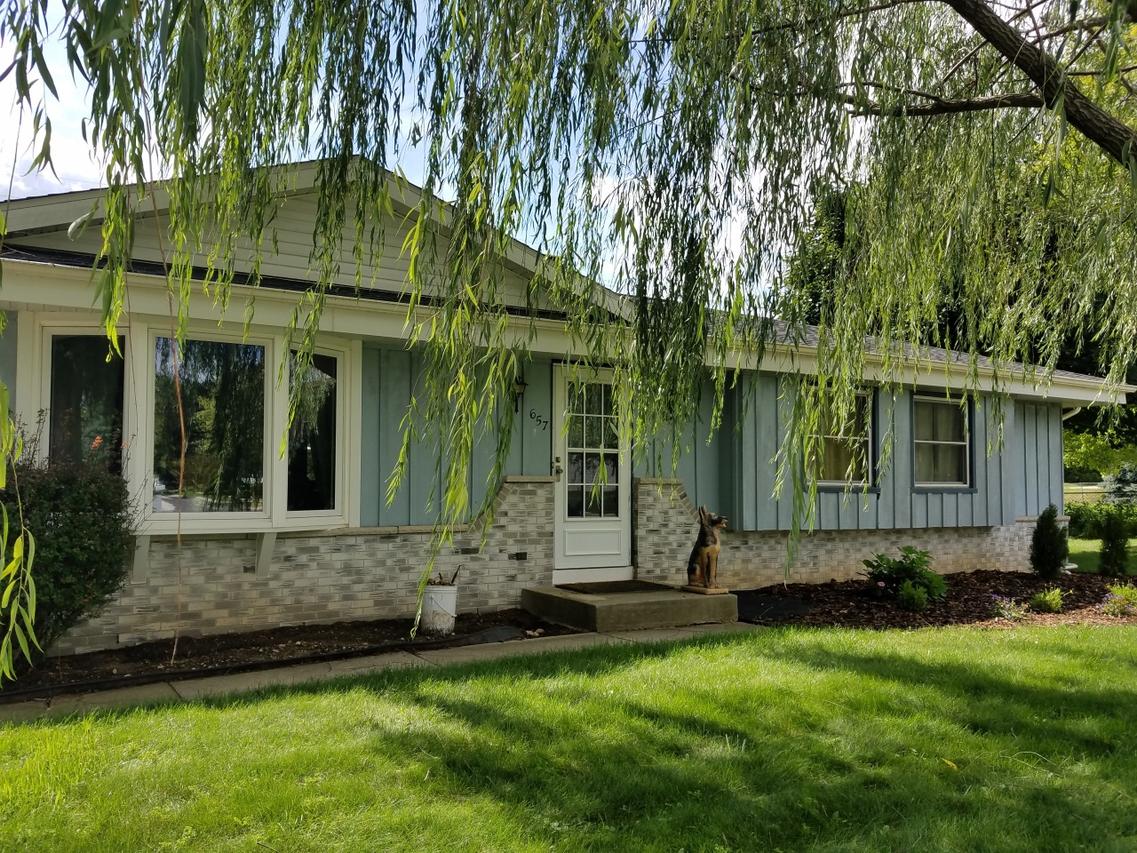 657 Whitegate Dr., Saukville, WI 53080
