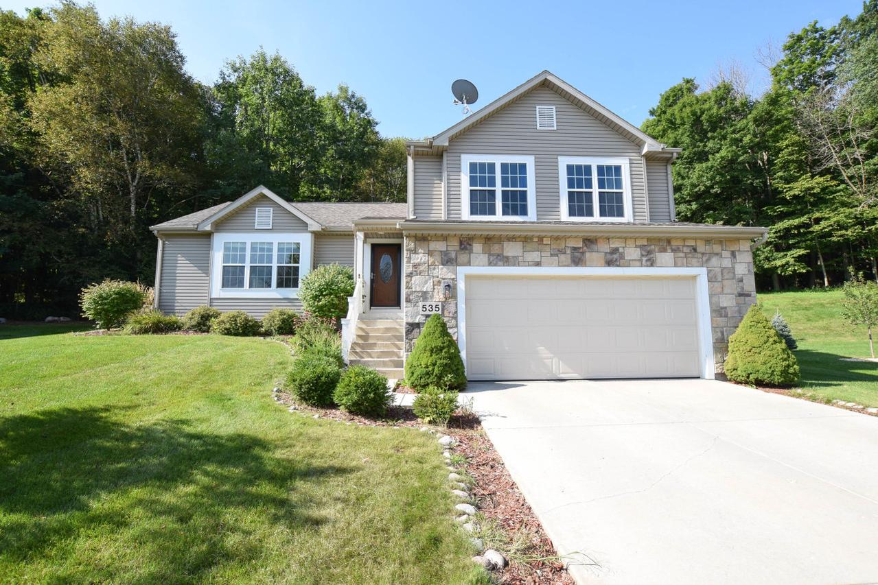 535 Acacia Dr., Saukville, WI 53024