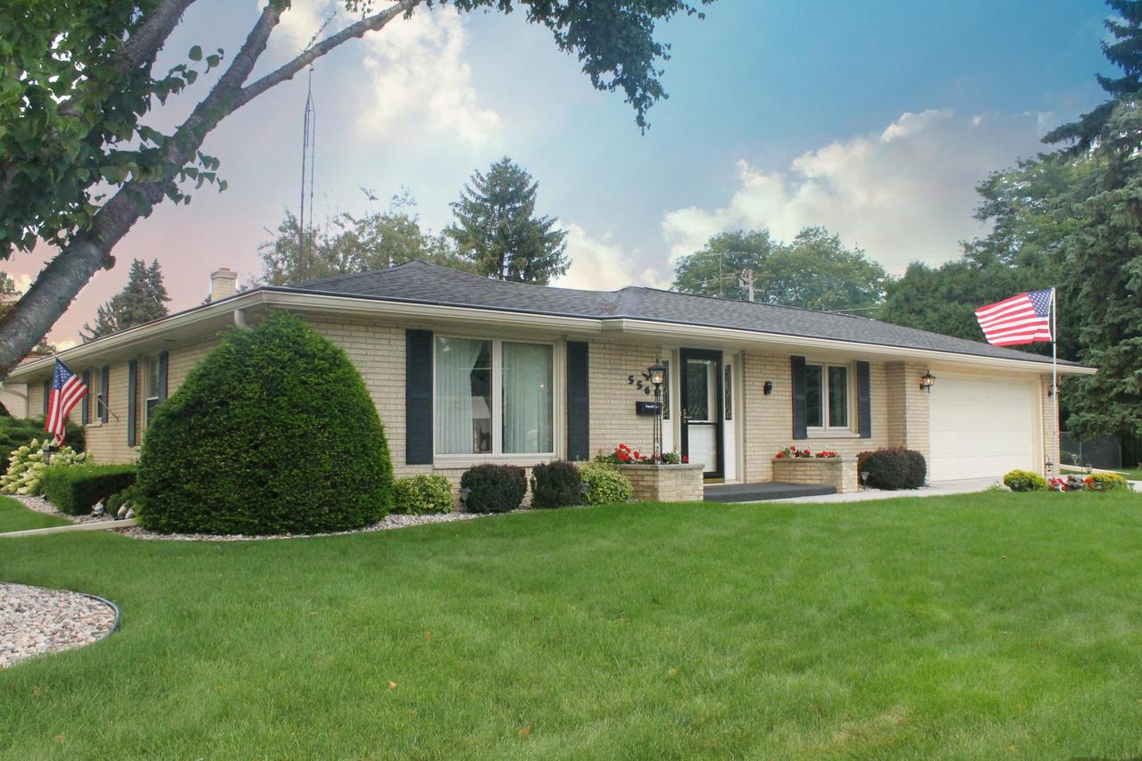 556 Carlton Dr, Racine, WI 53402