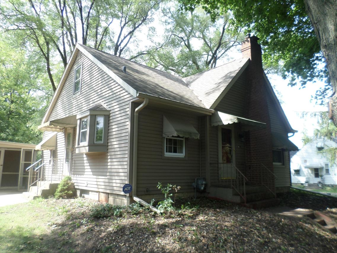 9238 Cooper Rd, Pleasant Prairie, WI 53158