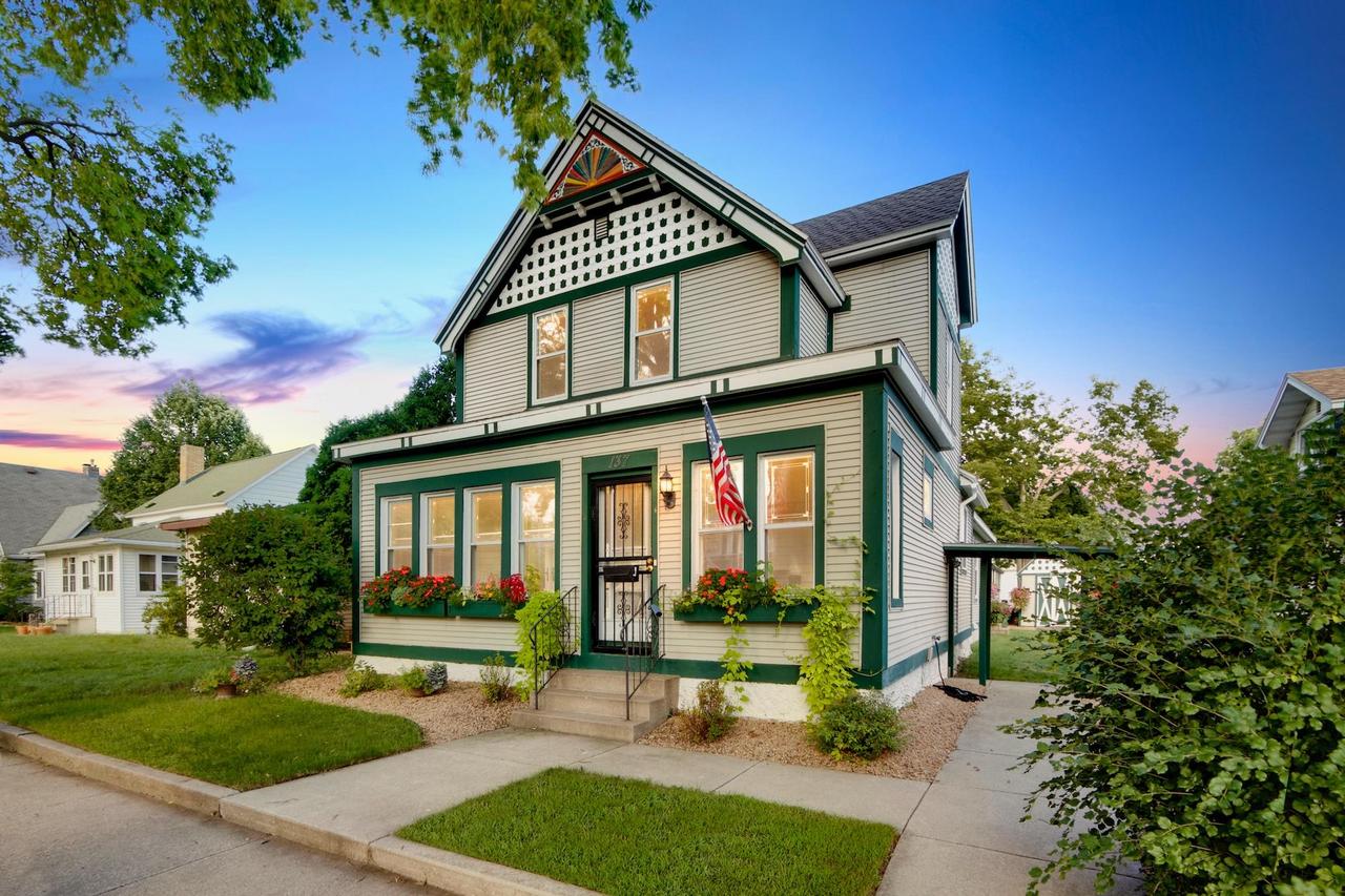 137 S 22nd St, La Crosse, WI 54601