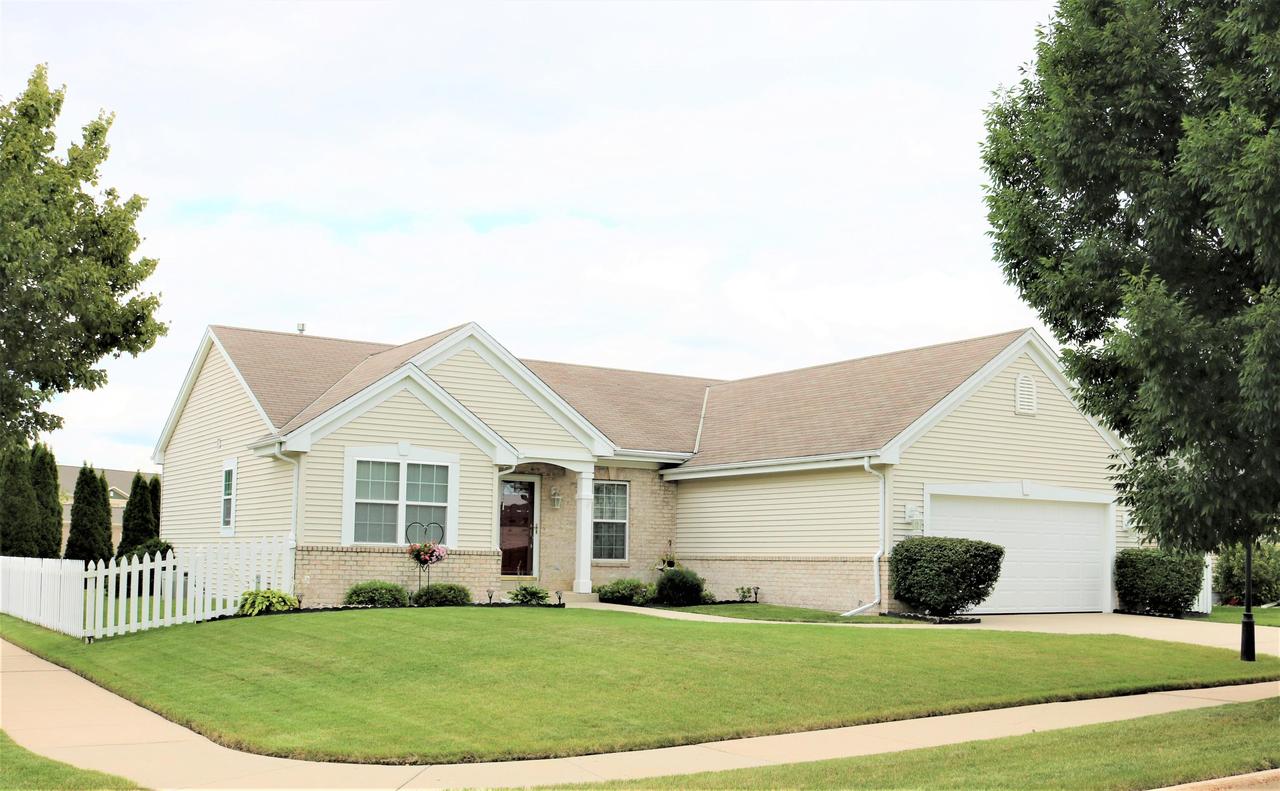 2956 Stillwater Cir, Waukesha, WI 53189