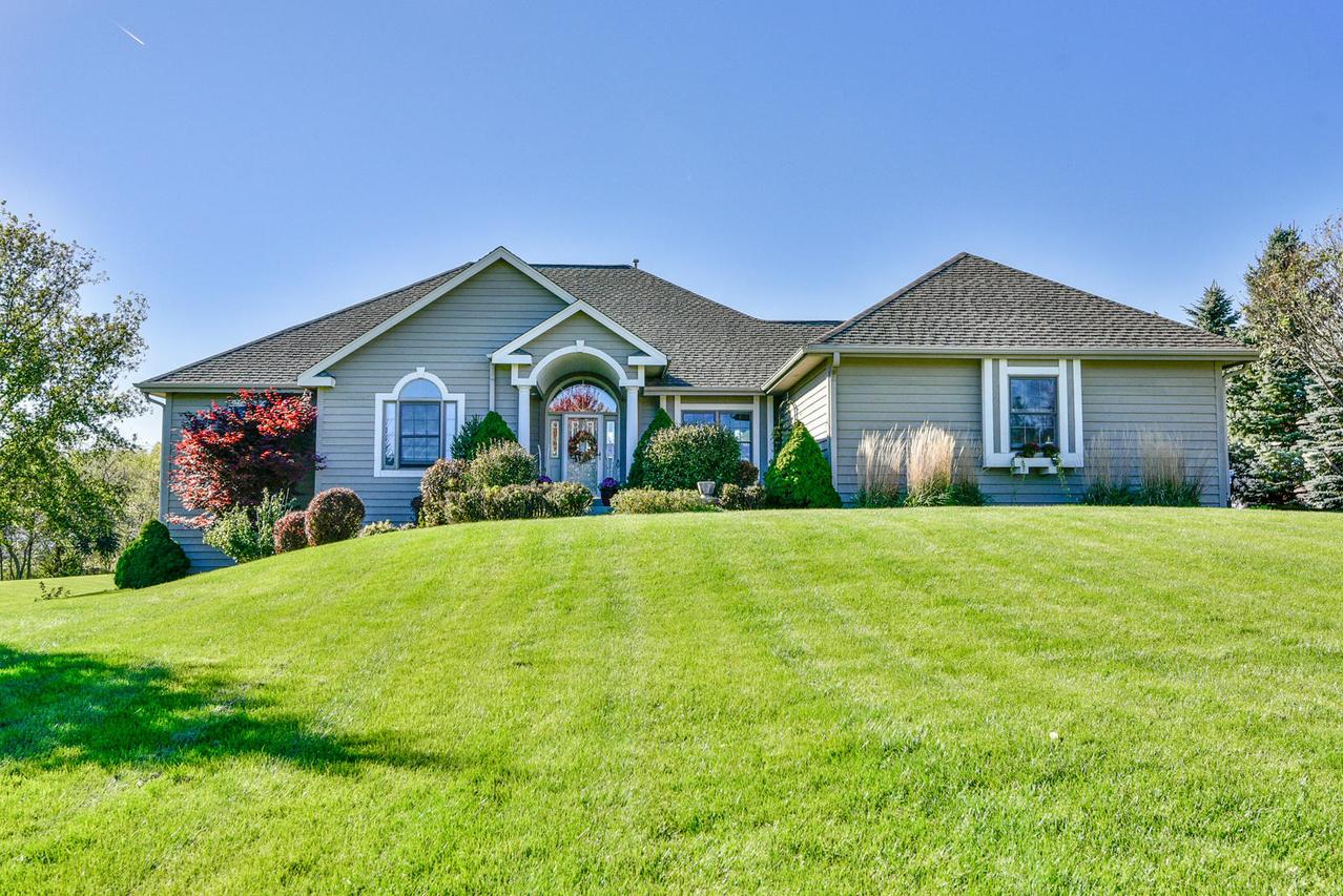 W253S7585 Forestview Ln, Vernon, WI 53189