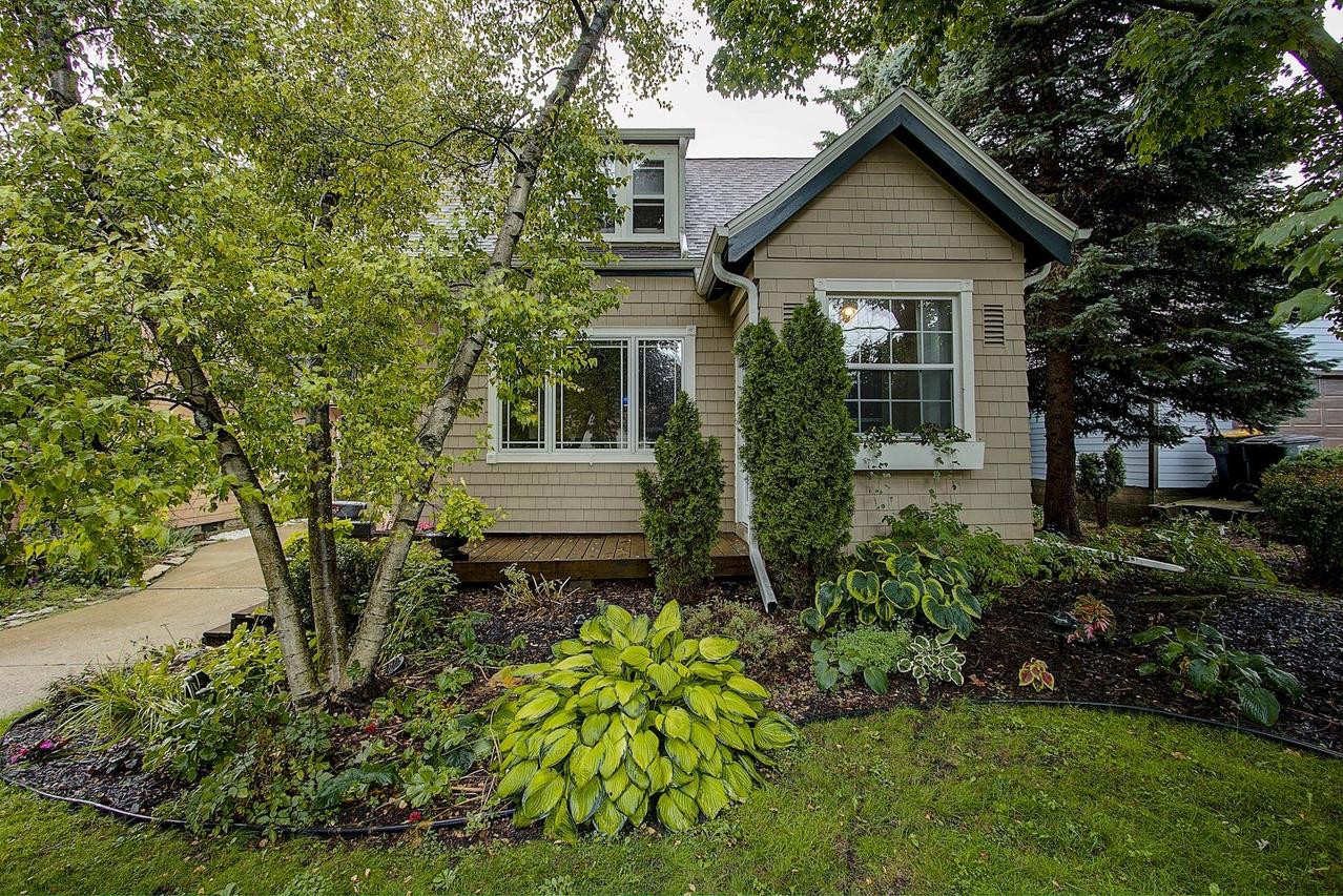 7525 Hennessey Ave, Wauwatosa, WI 53213