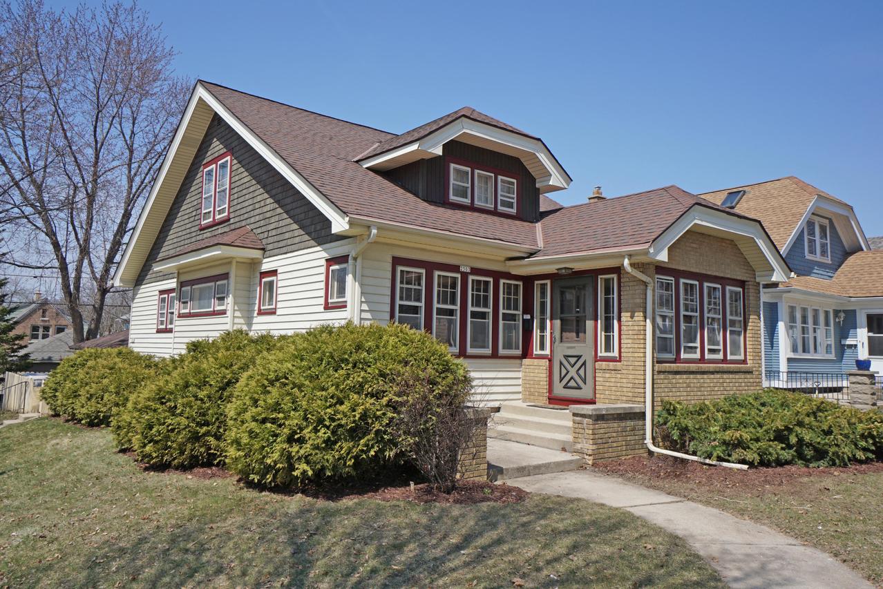 2503 N 67th St, Wauwatosa, WI 53213