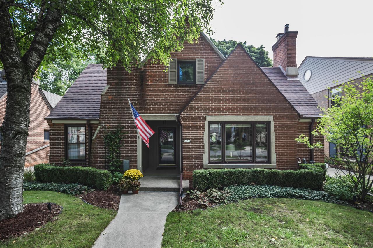 4648 N Woodburn St, Whitefish Bay, WI 53211