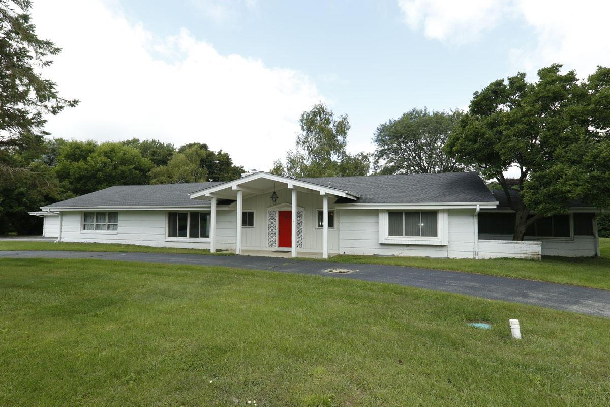 S24W22784 Morningside Dr., Waukesha, WI 53186