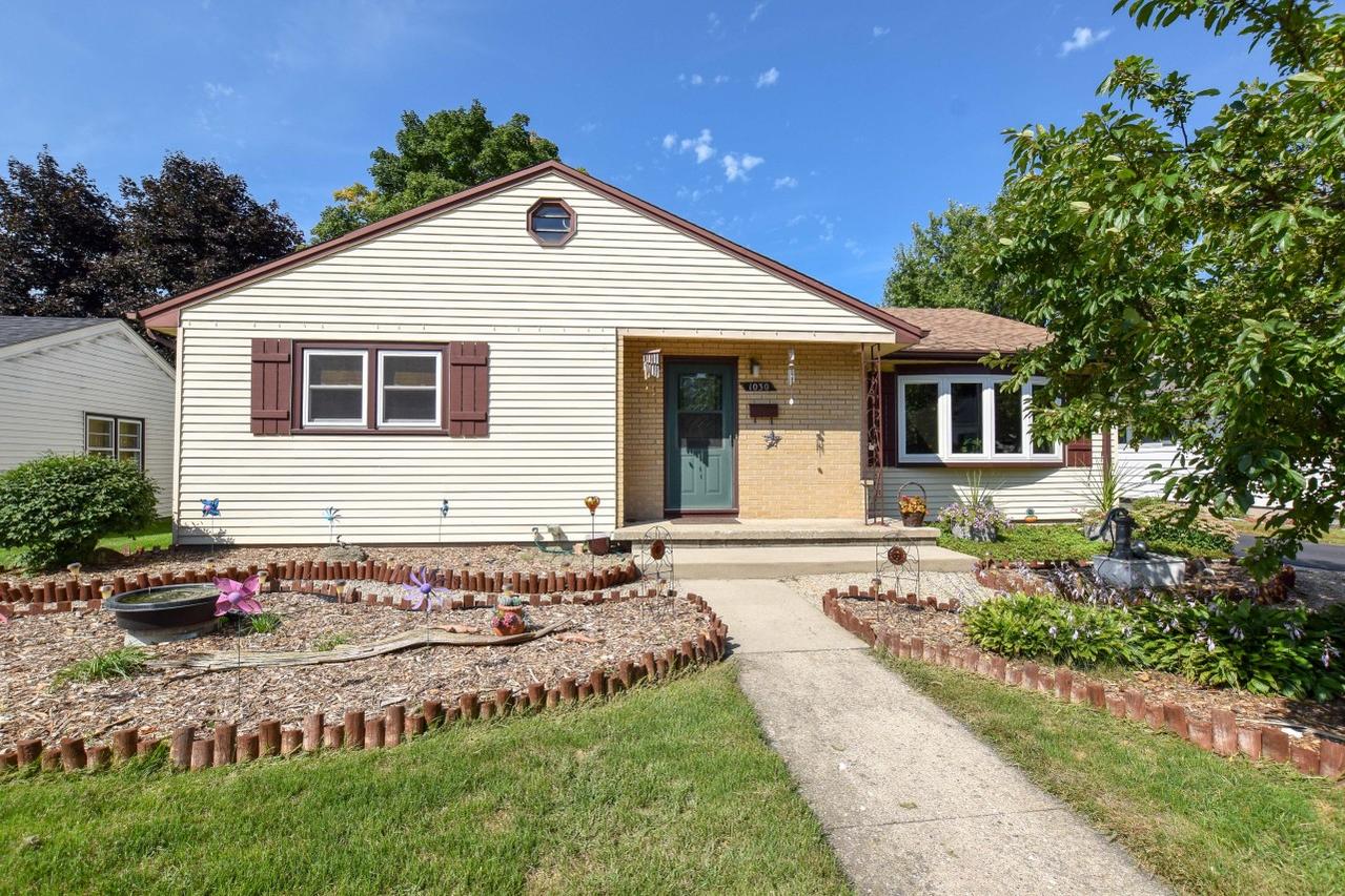 1030 Lincoln Dr, West Bend, WI 53095