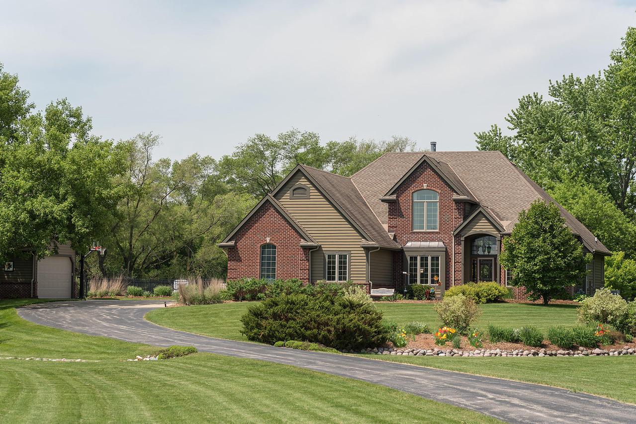 N86W27425 Fieldcrest Cir, Lisbon, WI 53029