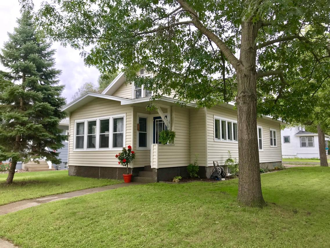 2102 Grandview Pl, La Crosse, WI 54601