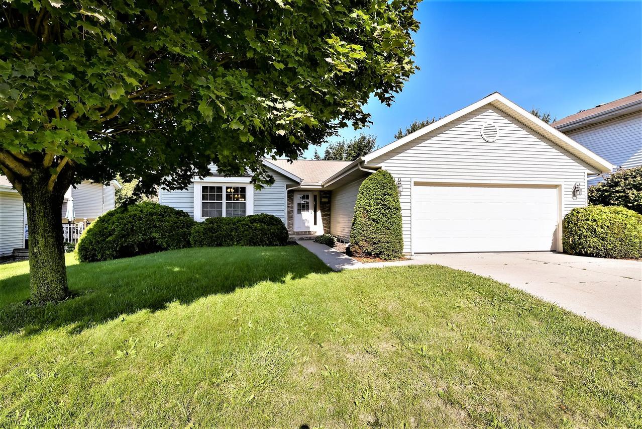 1522 Walsh Acres Dr, West Bend, WI 53095