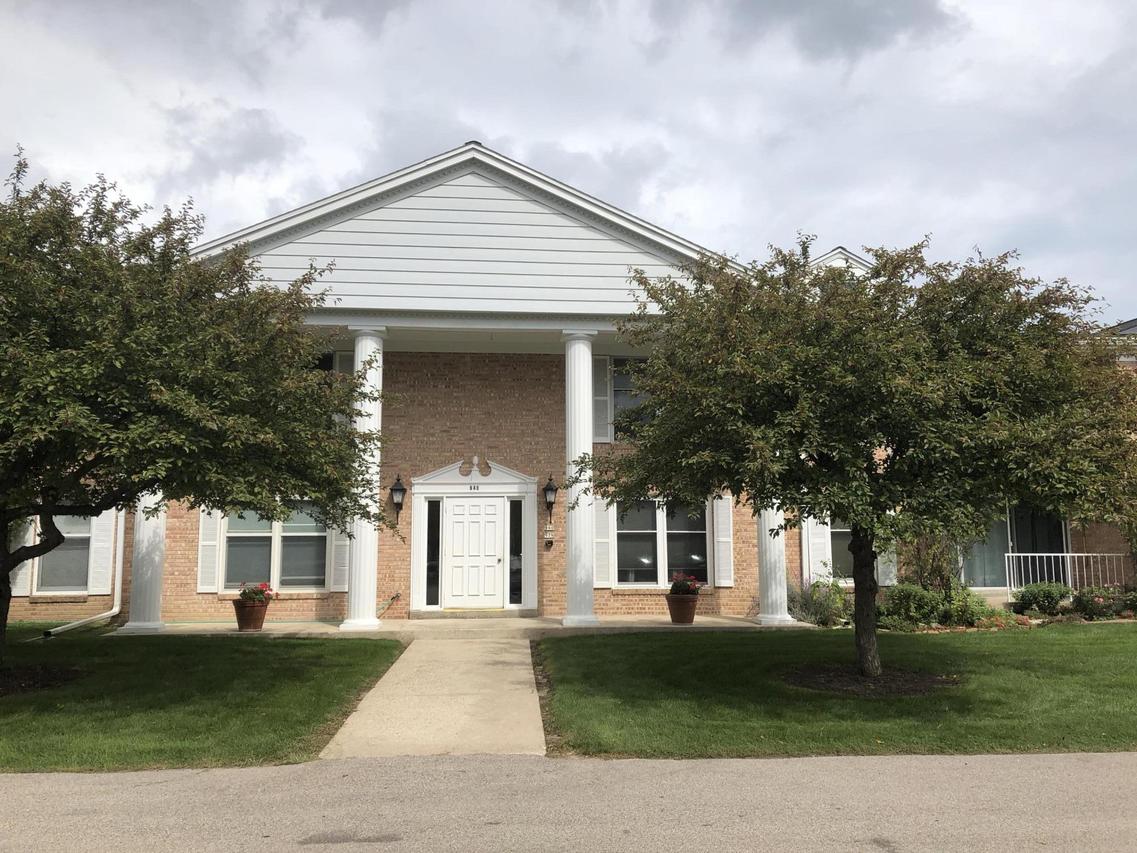 940 W Heritage Ct #110, Mequon, WI 53092