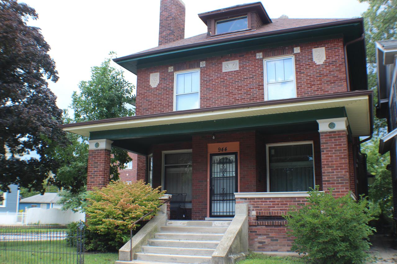 944 Park Ave., Racine, WI 53403