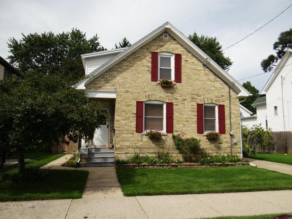 2046 La Salle St., Racine, WI 53402