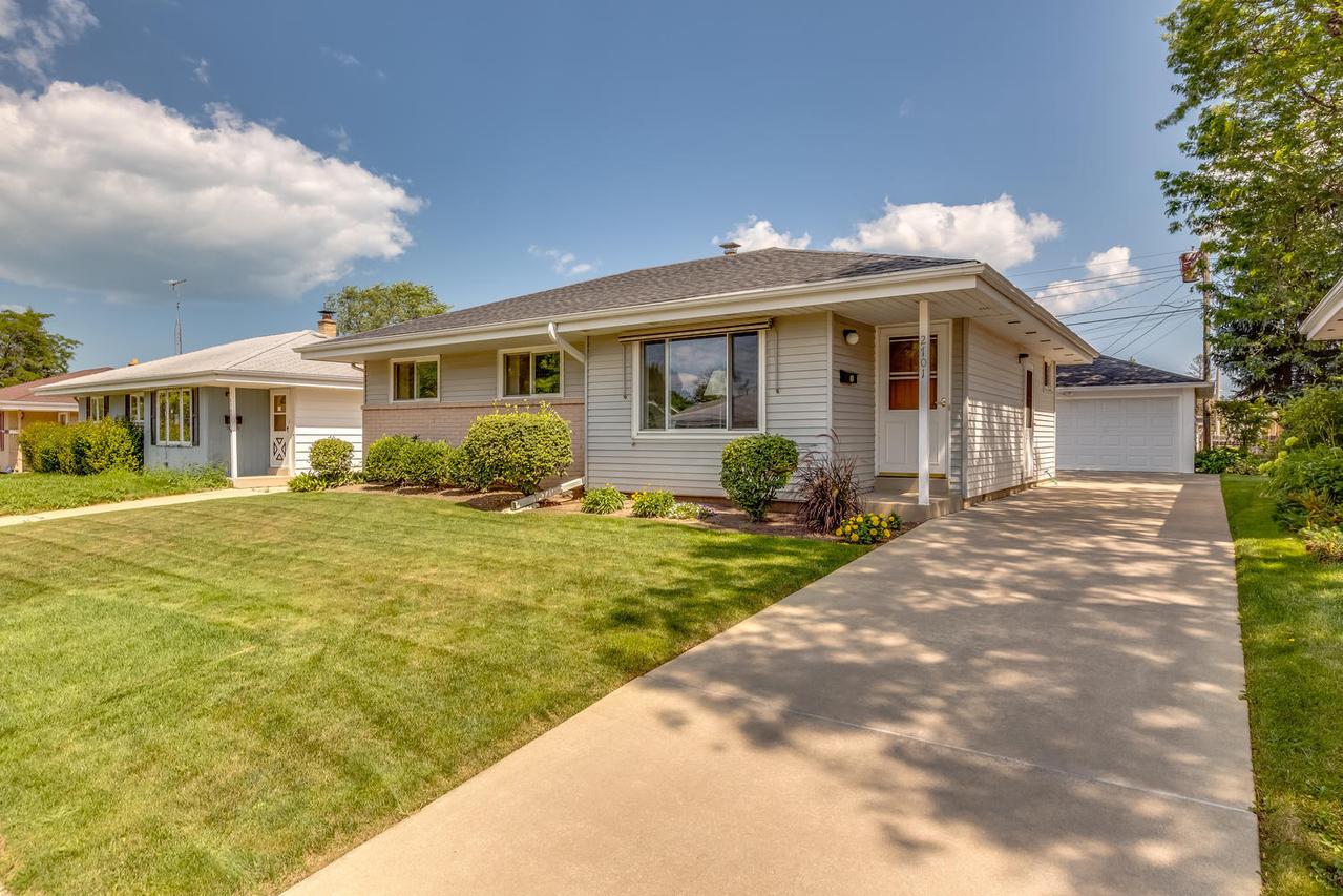 2701 Donna Ave., Racine, WI 53404