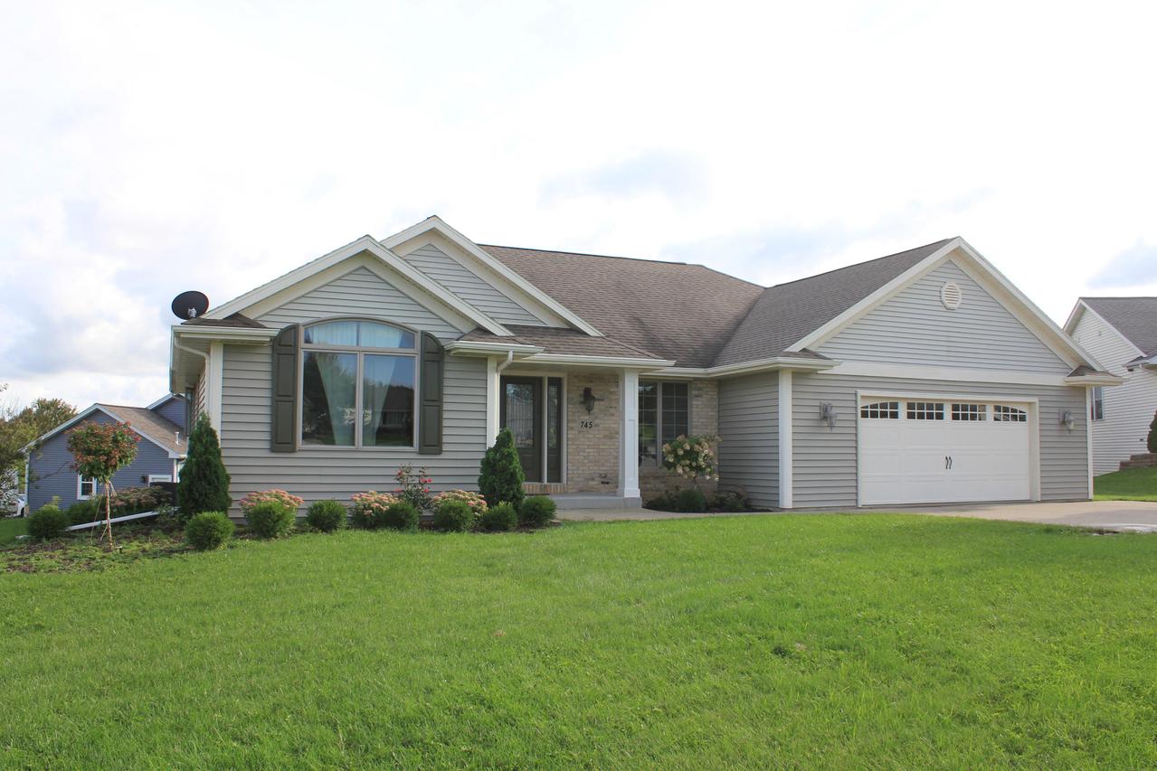 745 Bodewadomi Cir., Kewaskum, WI 53040