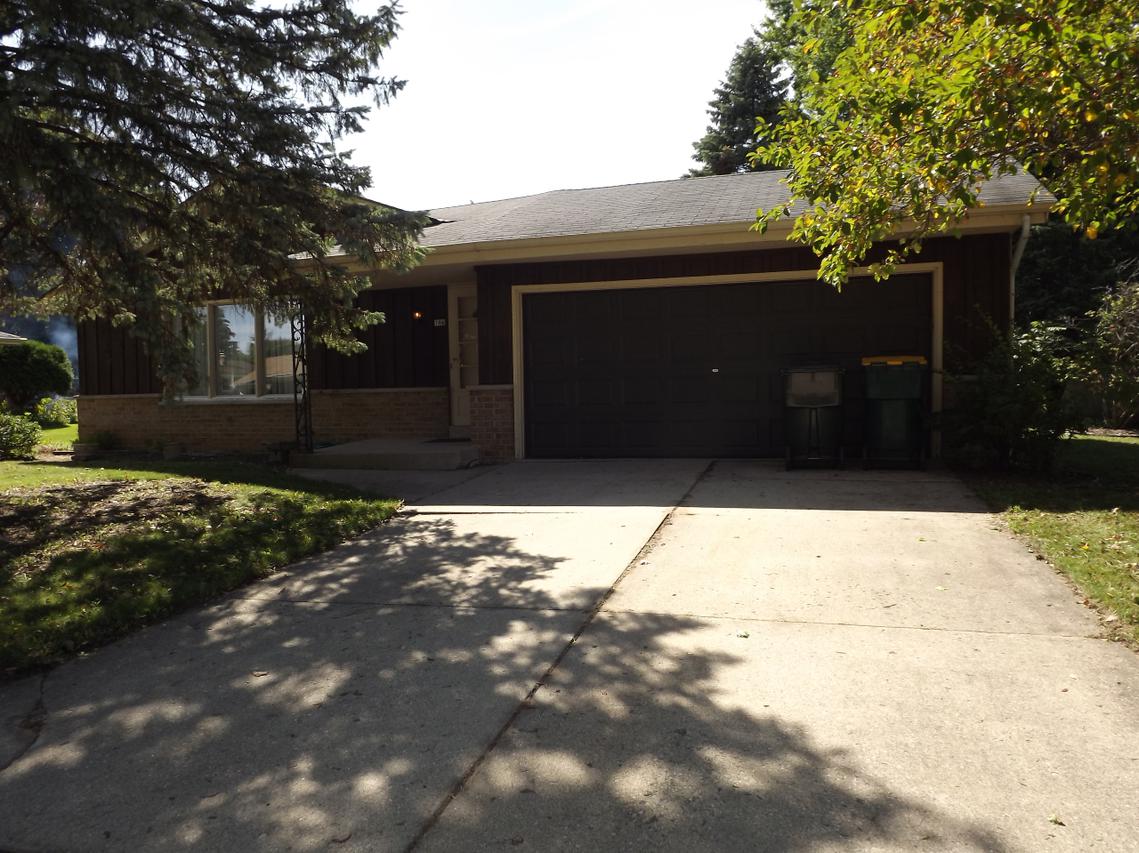 706 Sheridan Dr, West Bend, WI 53095